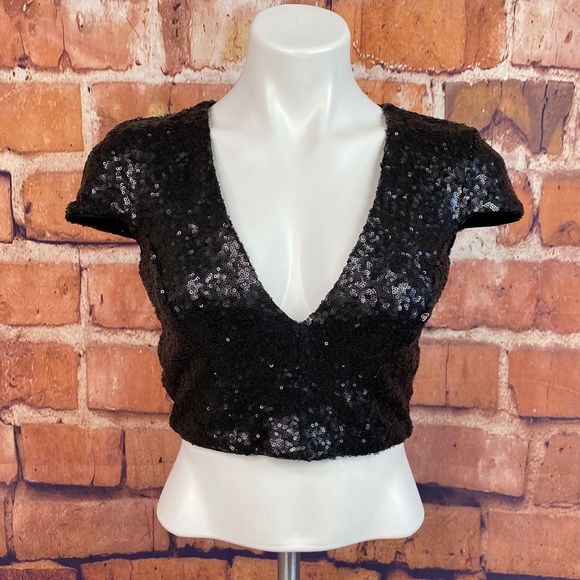 Dress the Population Tops - NWOT “Dress The Population” crop top